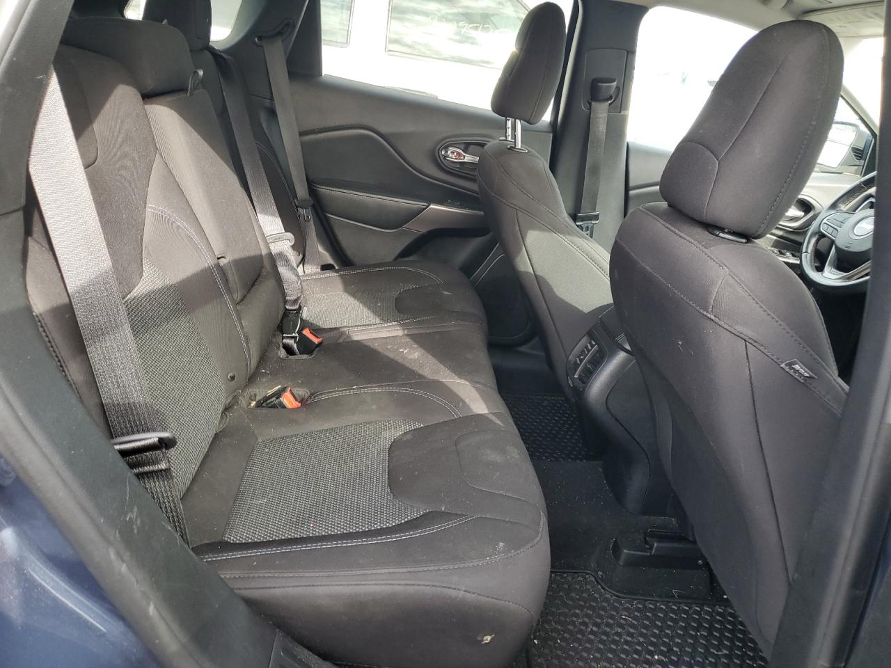 2019 Jeep Cherokee Latitude VIN: 1C4PJLCB4KD450451 Lot: 91022895