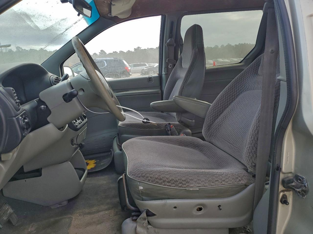 2000 Dodge Caravan VIN: 2B4FP25B3YR655554 Lot: 94225915