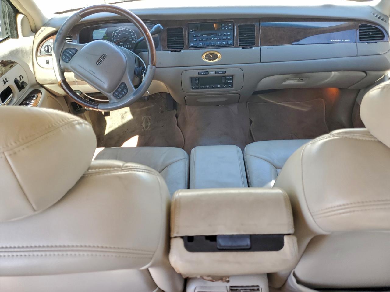 2000 Lincoln Town Car Cartier VIN: 1LNHM83WXYY851754 Lot: 91470955