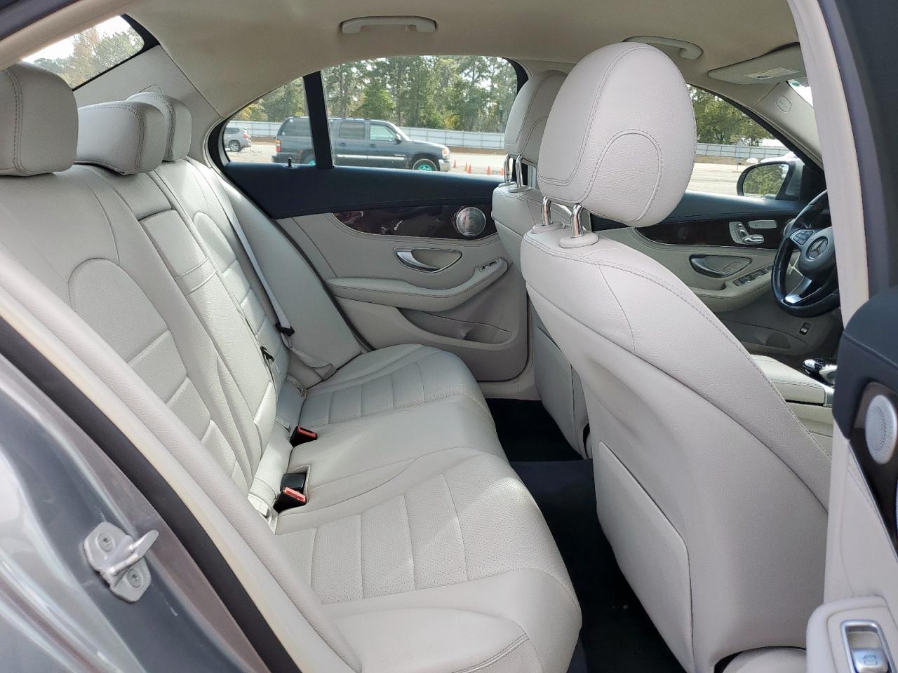 2015 Mercedes-Benz C 300 VIN: 55SWF4JBXFU047917 Lot: 92738255