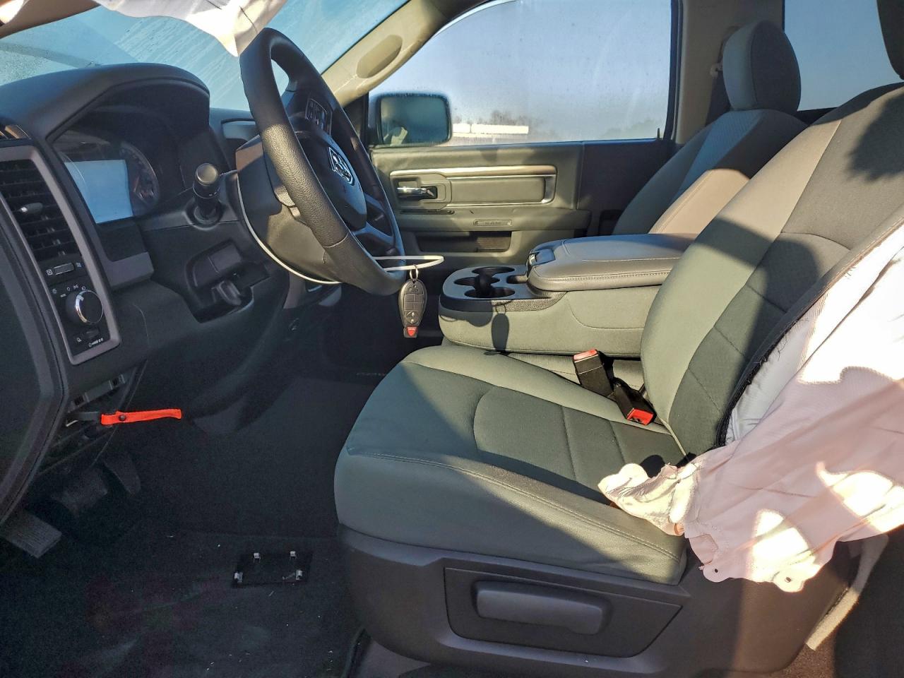 2016 Ram 1500 St VIN: 3C6JR6AG2GG318028 Lot: 93900595