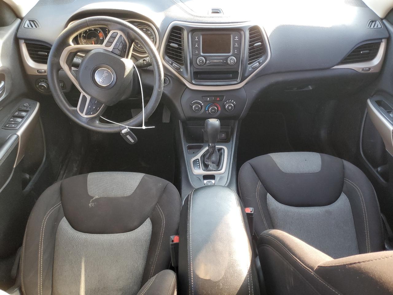 2018 Jeep Cherokee Latitude VIN: 1C4PJLCB9JD511484 Lot: 92314075