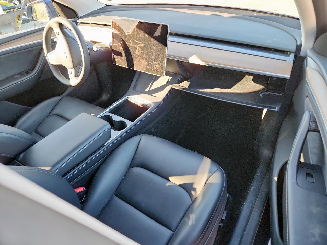 2024 Tesla Model Y VIN: 7SAYGDEE5RA226401 Lot: 90619015