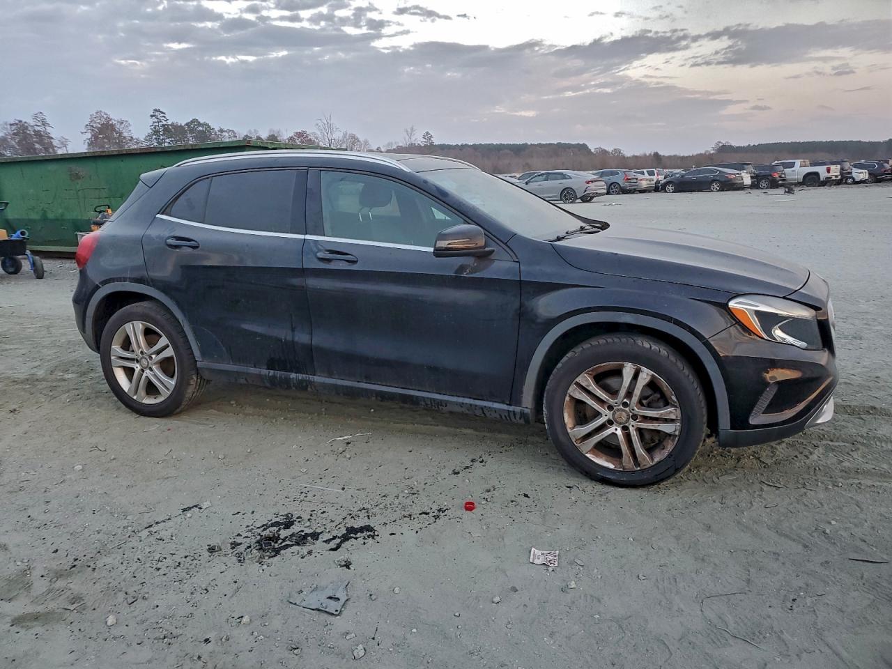 Фото: WDCTG4EB2GJ256178