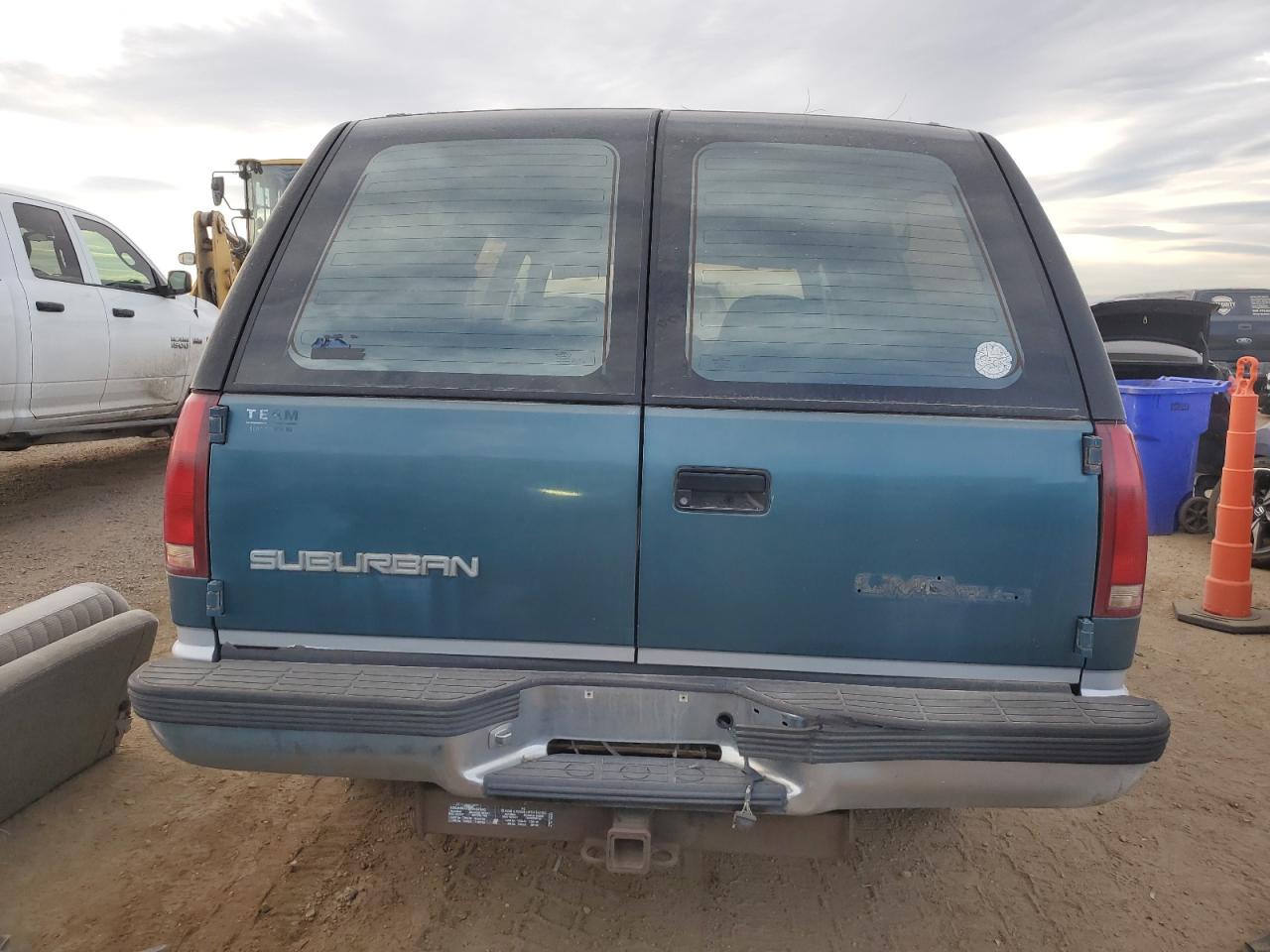 1993 GMC Suburban K1500 VIN: 1GKFK16K3PJ729508 Lot: 91906035