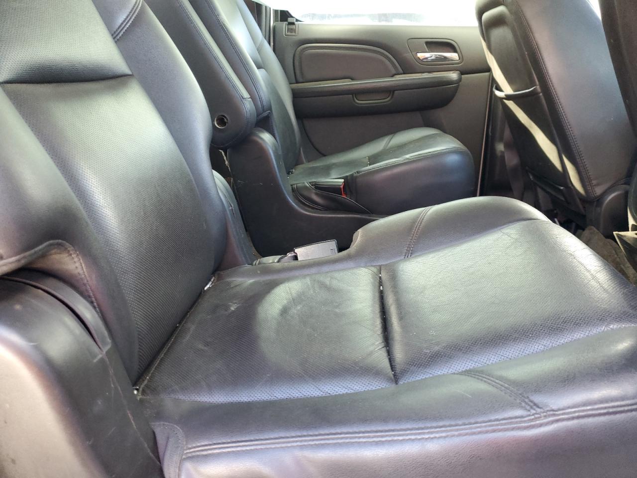 2014 GMC Yukon Xl Denali VIN: 1GKS2MEF1ER140038 Lot: 91318595