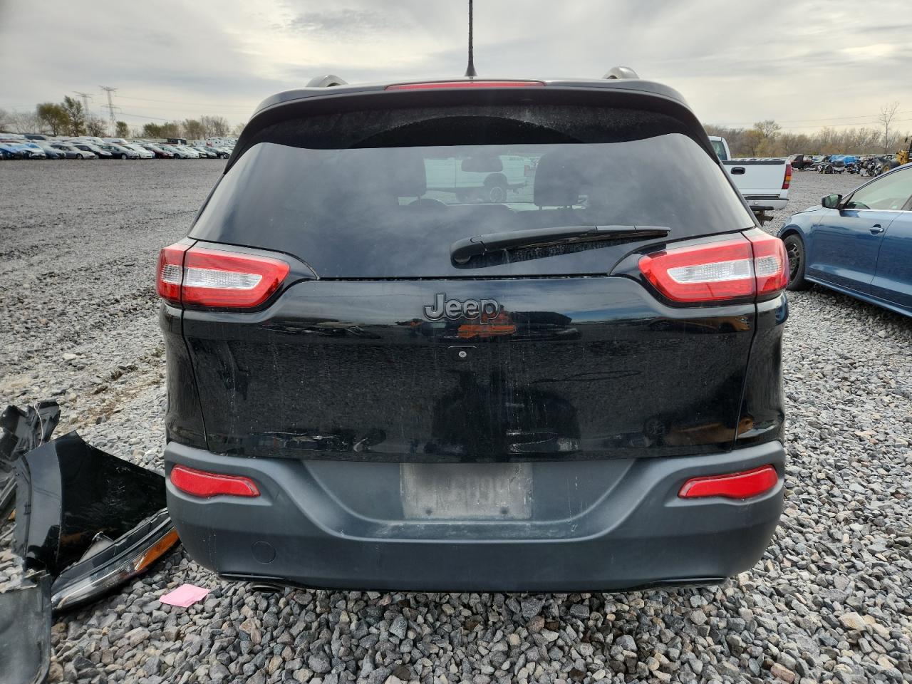 2018 Jeep Cherokee Latitude VIN: 1C4PJLCB1JD553518 Lot: 92485005