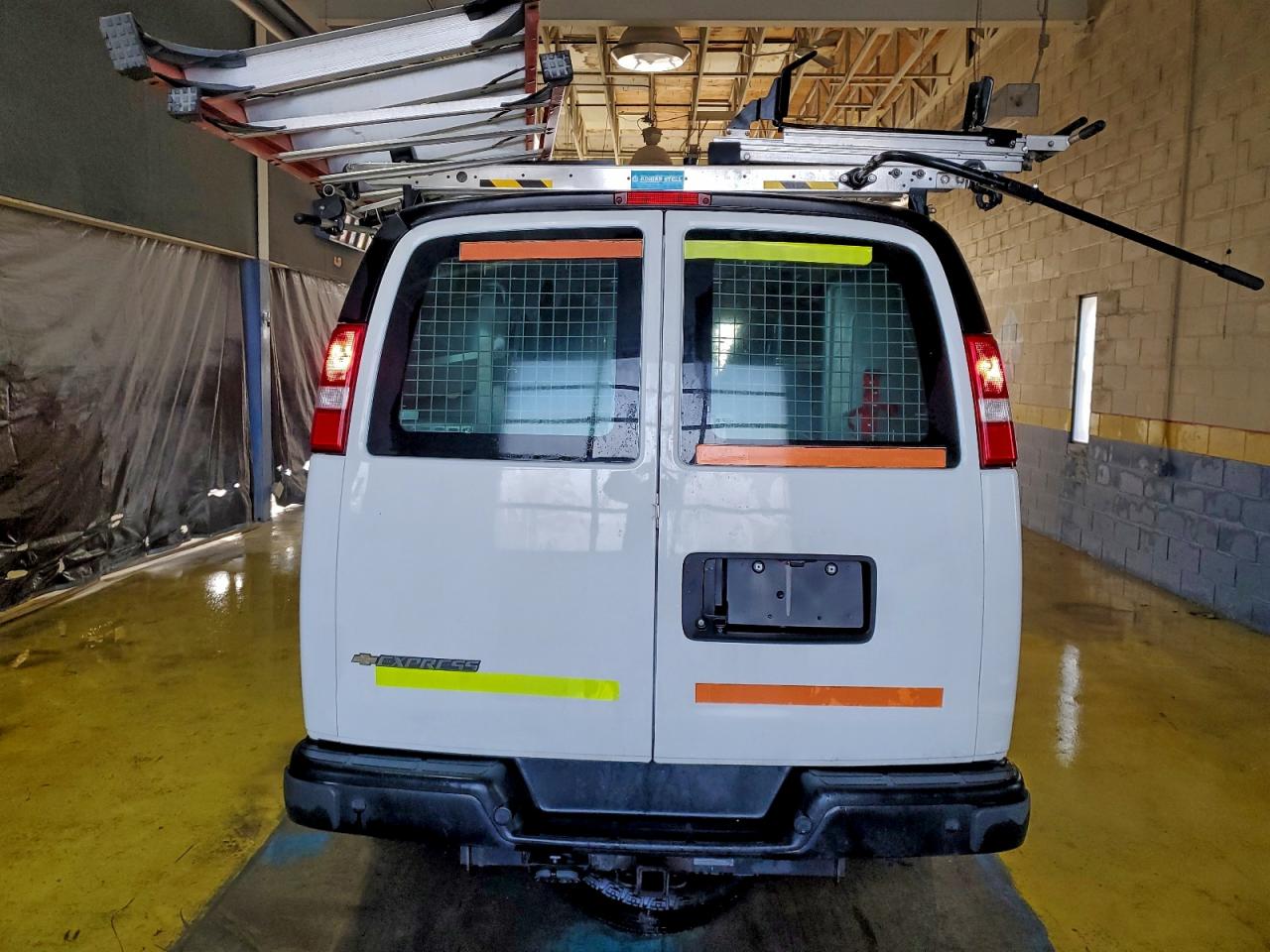 2021 Chevrolet Express Utility / Service Van VIN: 1GCWGAF77M1180688 Lot: 93418315