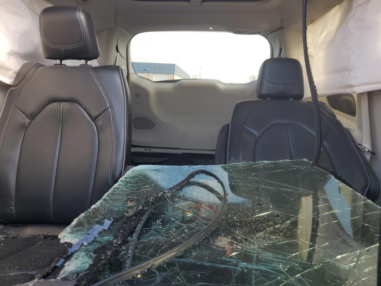 2019 Chrysler Pacifica Limited VIN: 2C4RC1GGXKR715433 Lot: 92389555