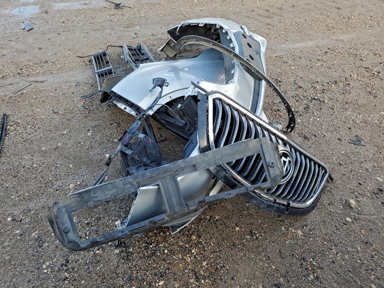 2018 Buick Envision Essence VIN: LRBFX1SA8JD024945 Lot: 87276475