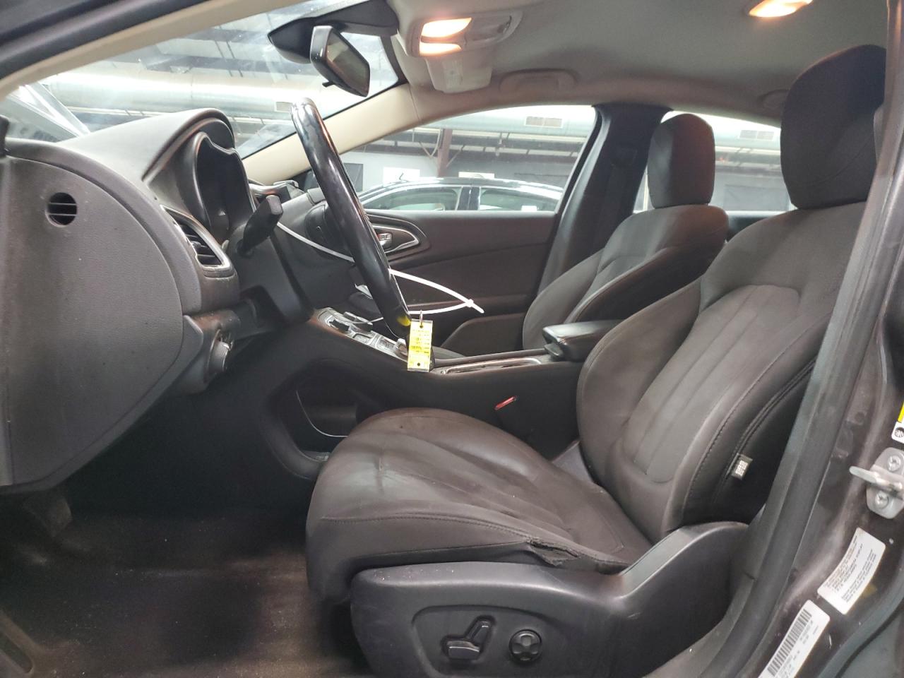 2015 Chrysler 200 Limited VIN: 1C3CCCAB3FN696018 Lot: 92786935