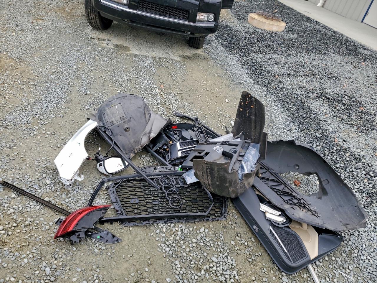 2017 Audi A4 Premium Plus VIN: WAUENAF43HN013005 Lot: 92992745