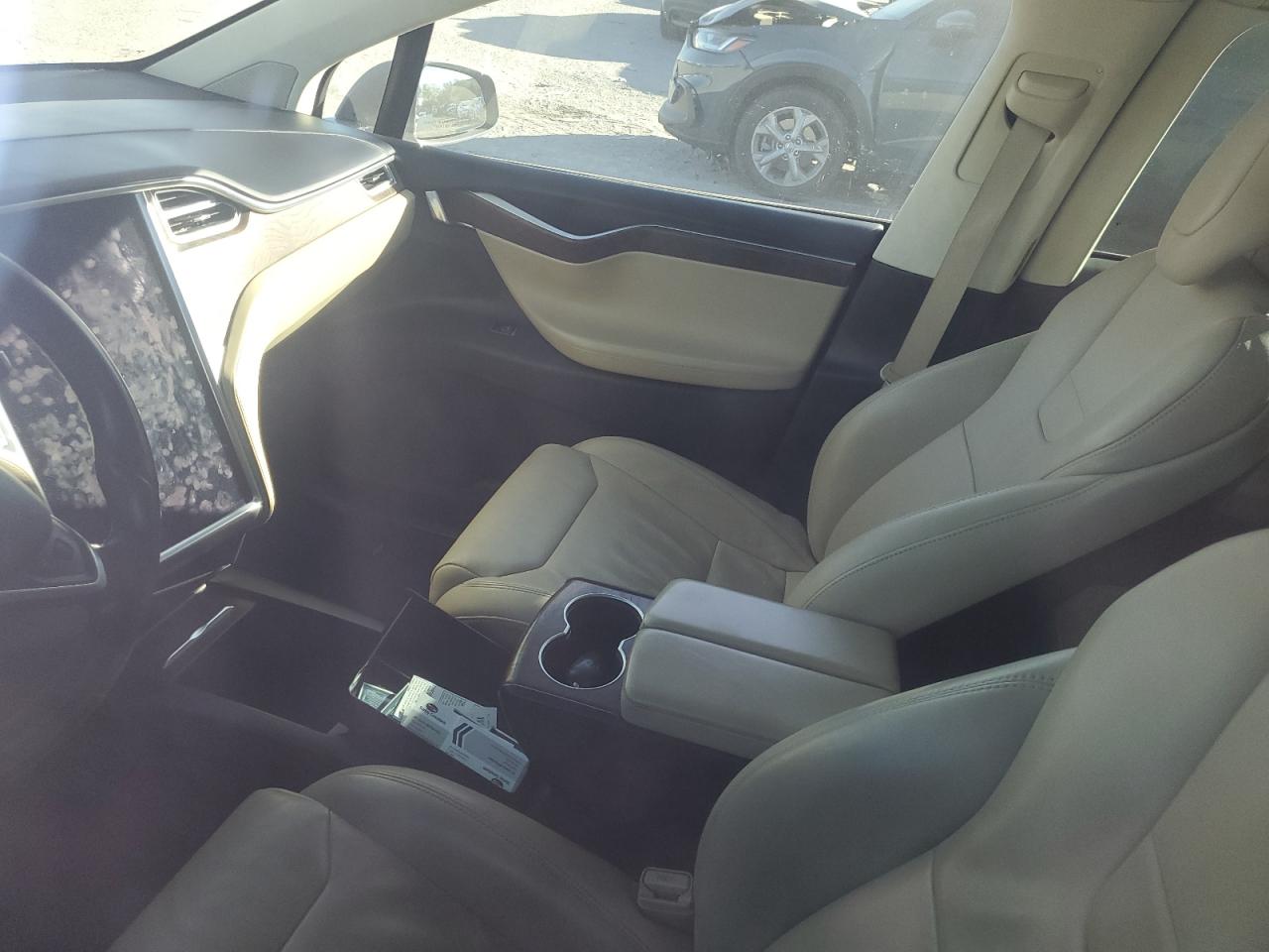 2017 Tesla Model X VIN: 5YJXCDE29HF059164 Lot: 93697525