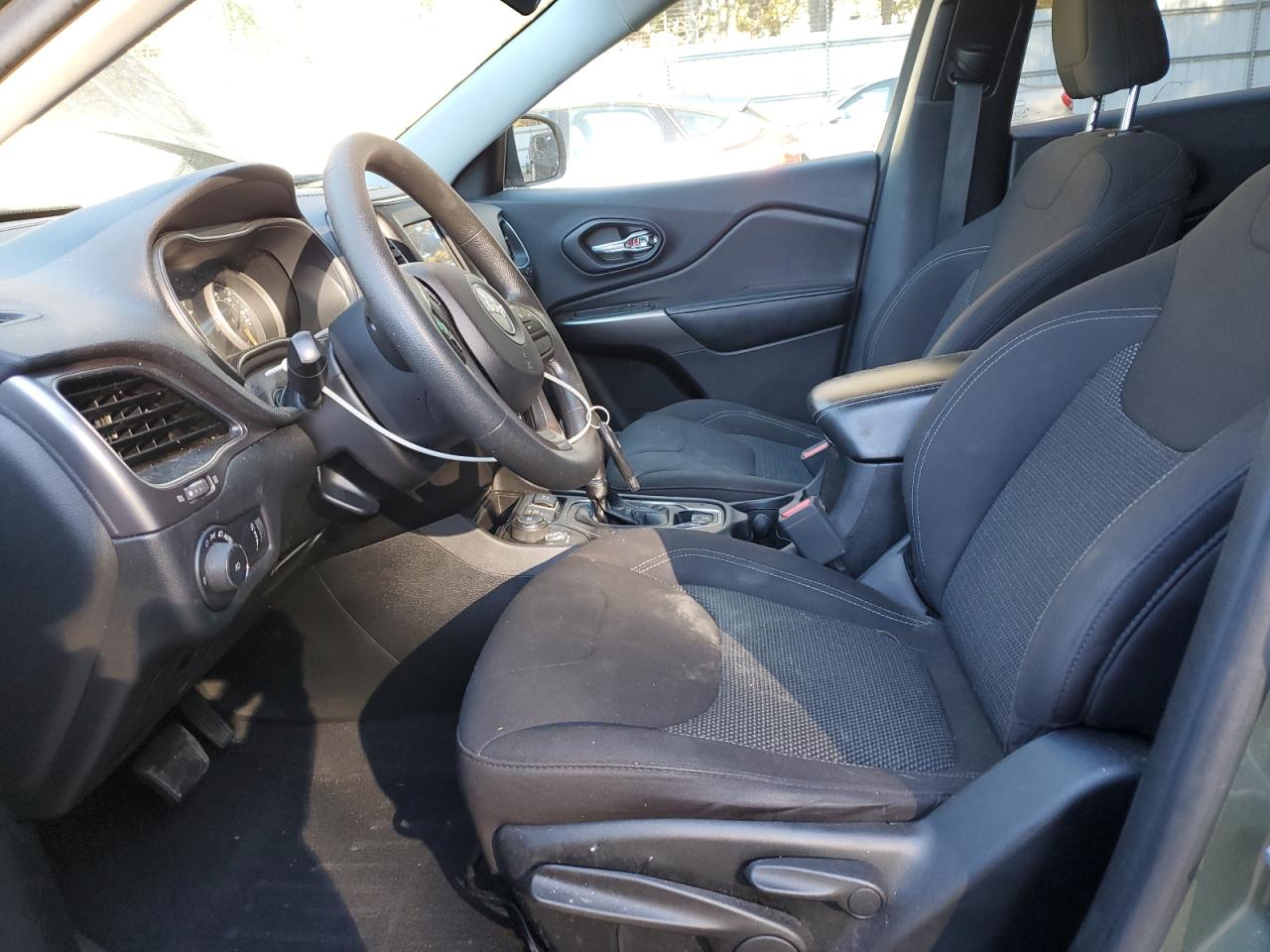 2019 Jeep Cherokee Latitude VIN: 1C4PJMCB5KD305117 Lot: 92685605