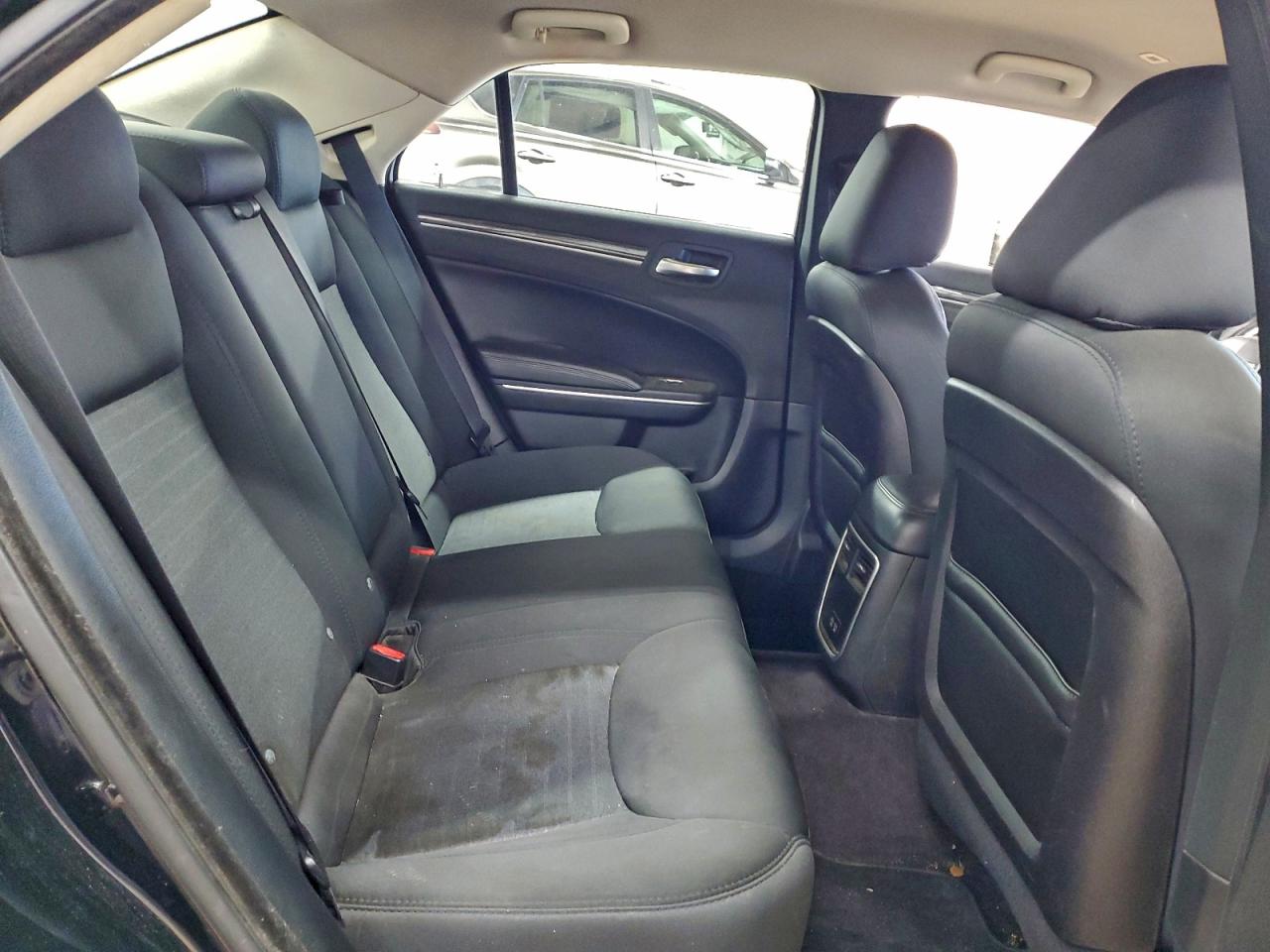 2018 Chrysler 300 Touring VIN: 2C3CCAAG5JH320339 Lot: 93688355