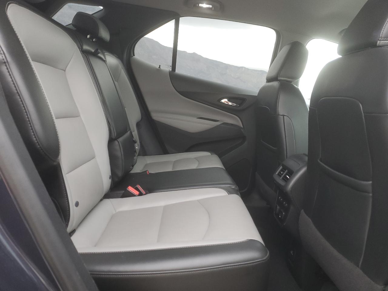 2018 Chevrolet Equinox Premier VIN: 3GNAXVEV1JL131869 Lot: 92955715