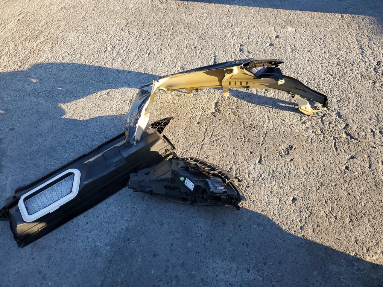 2024 Tesla Model Y VIN: 7SAYGAEE0RF038421 Lot: 80219915