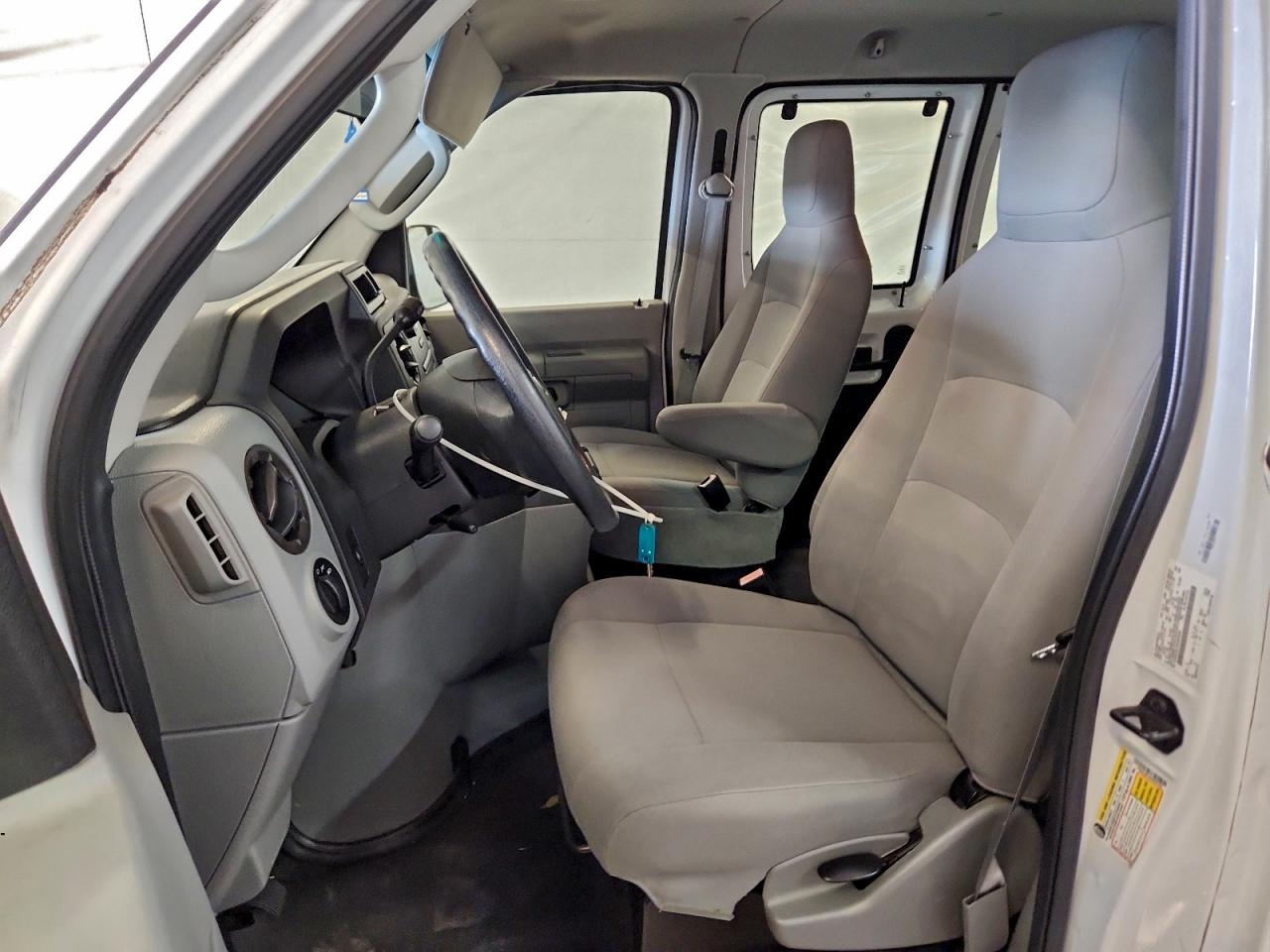 2013 Ford Econoline E350 Super Duty Wagon VIN: 1FBNE3BL5DDB05426 Lot: 92719595