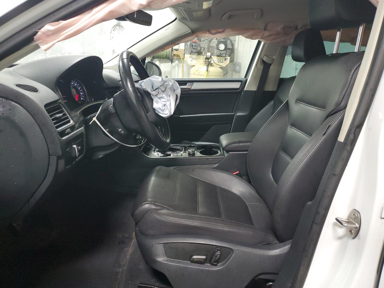 2017 Volkswagen Touareg Sport VIN: WVGEF7BP6HD006358 Lot: 93630005