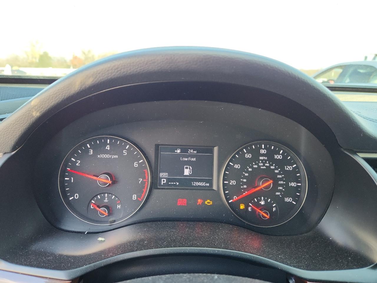 2017 Kia Cadenza Premium VIN: KNALB4J17H5067406 Lot: 92476575