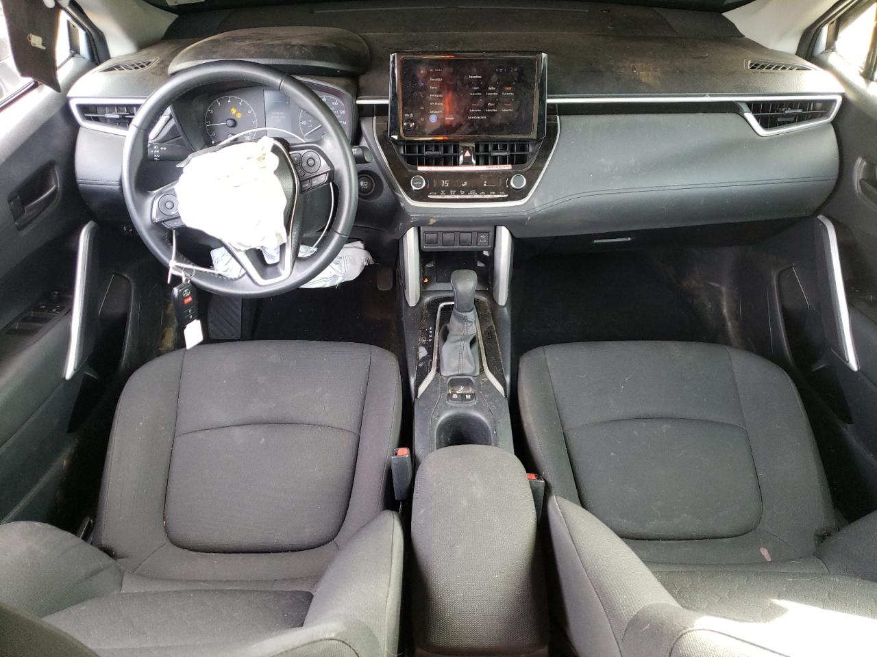 2025 Toyota Corolla Cross Le VIN: 7MUCAABG2SV121984 Lot: 92525805