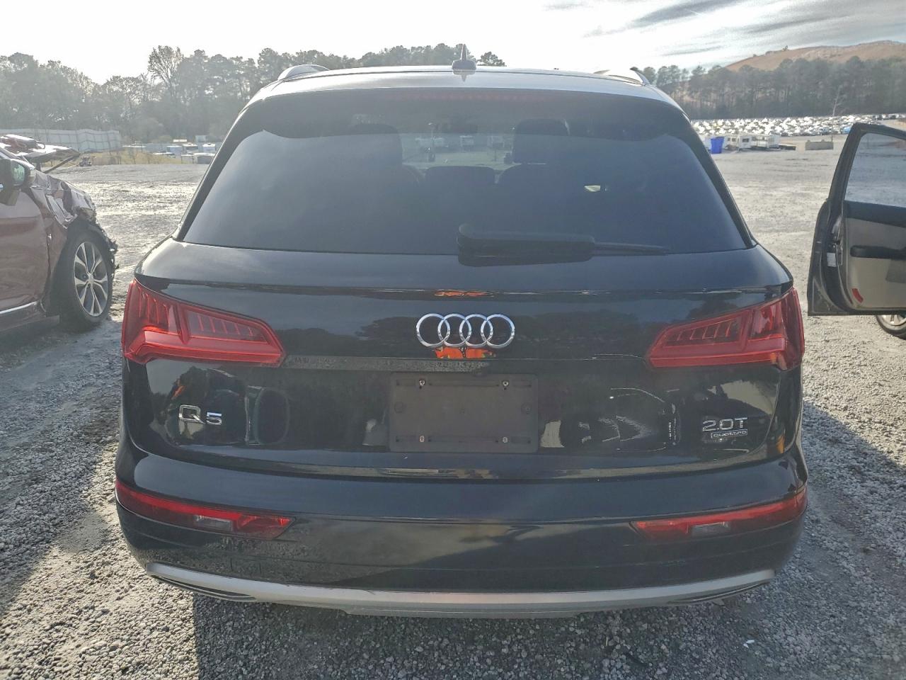 2018 Audi Q5 Premium VIN: WA1ANAFY7J2127661 Lot: 94580255