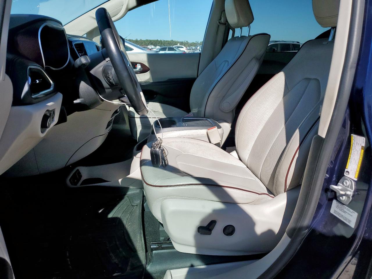 2017 Chrysler Pacifica Limited VIN: 2C4RC1GG0HR647569 Lot: 92217415