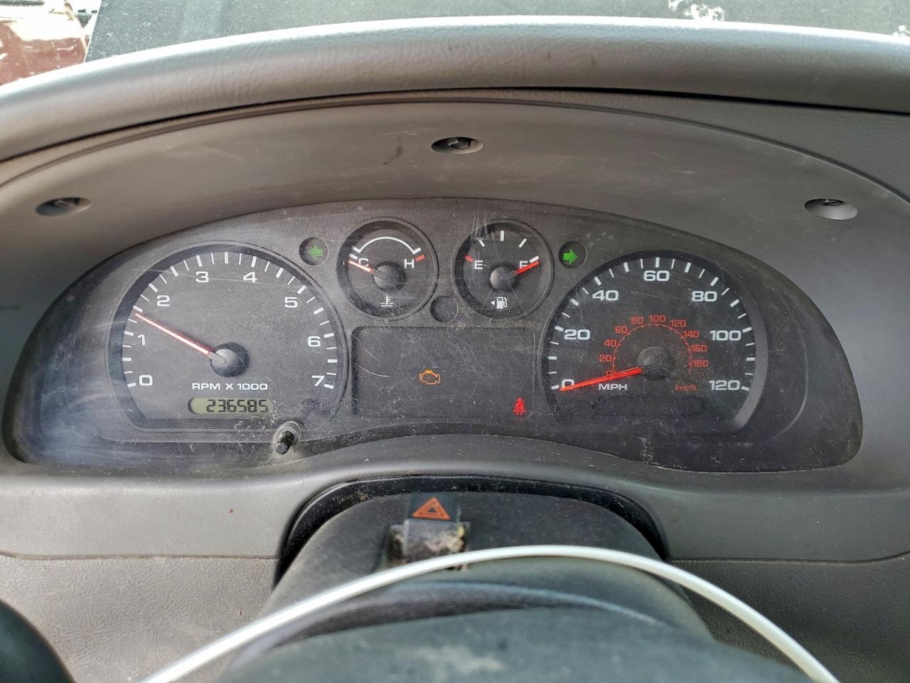 2011 Ford Ranger Super Cab VIN: 1FTLR4FE8BPA90957 Lot: 92451275