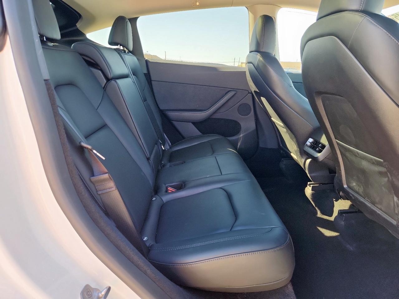 2023 Tesla Model Y VIN: 7SAYGDEE9PA123303 Lot: 90800945