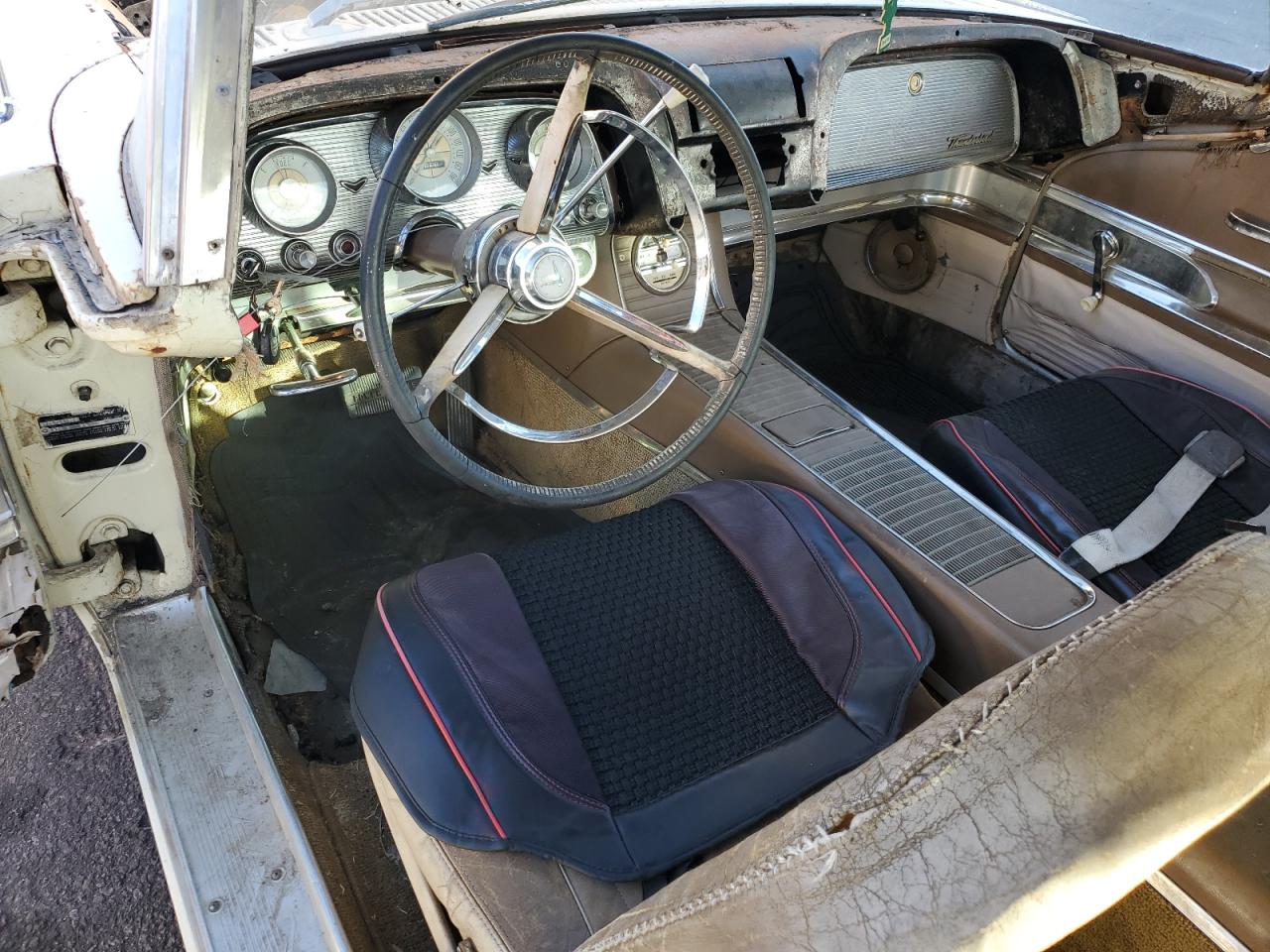 1960 Ford Thunderbir VIN: 0Y71Y147986 Lot: 93511525