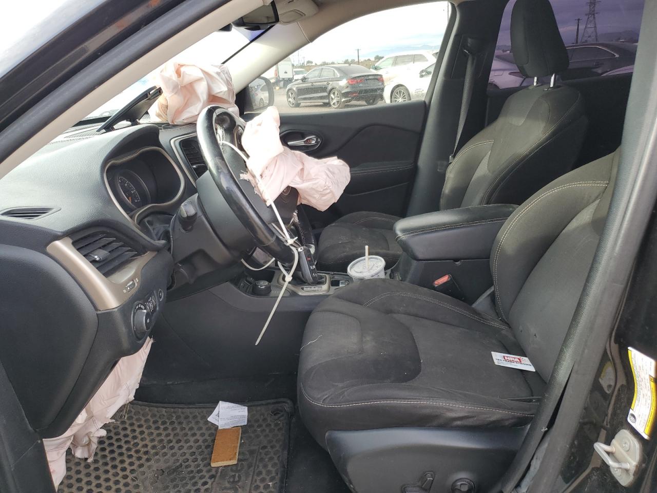 2015 Jeep Cherokee Latitude VIN: 1C4PJMCS8FW610590 Lot: 93336995