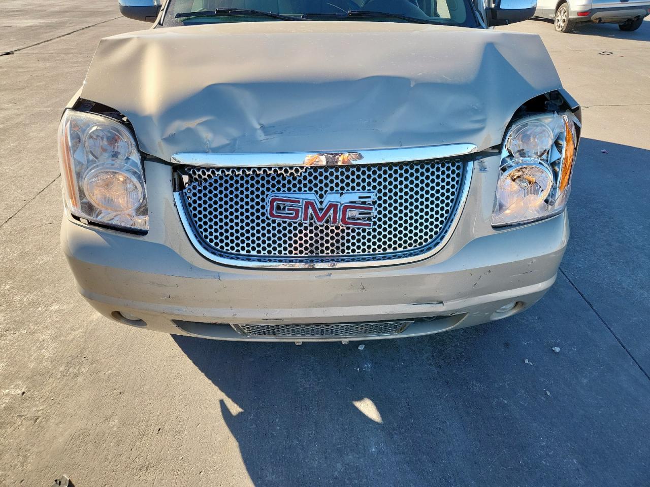 2007 GMC Yukon VIN: 1GKFC130X7R377321 Lot: 92524675