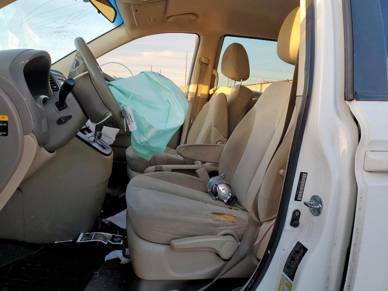 2011 Kia Sedona Lx VIN: KNDMG4C7XB6372281 Lot: 92132935