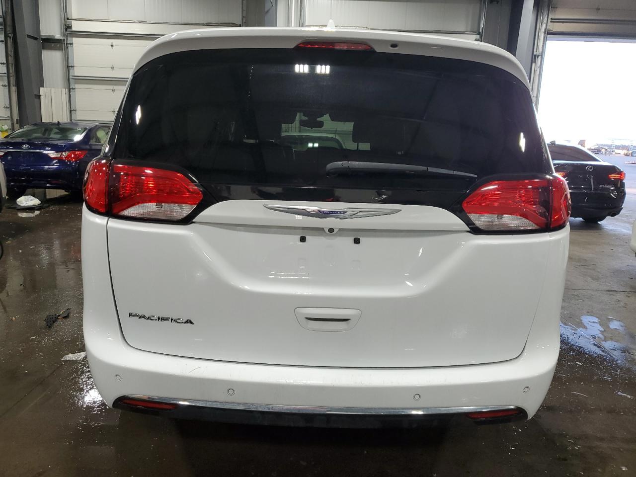 2018 Chrysler Pacifica Touring L VIN: 2C4RC1BG0JR312051 Lot: 92631585