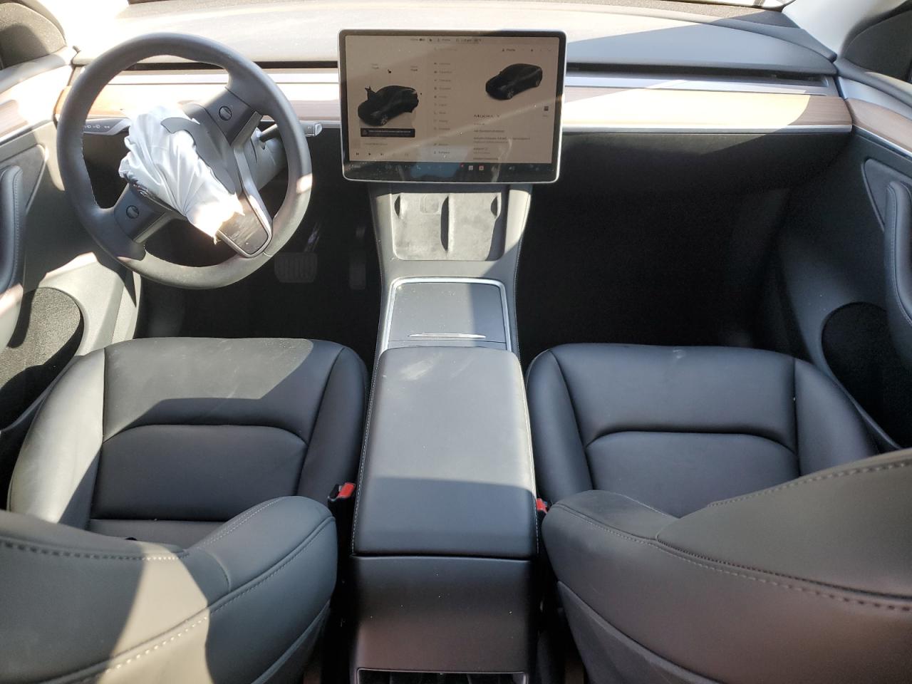 2024 Tesla Model Y VIN: 7SAYGDED2RF015540 Lot: 93544015