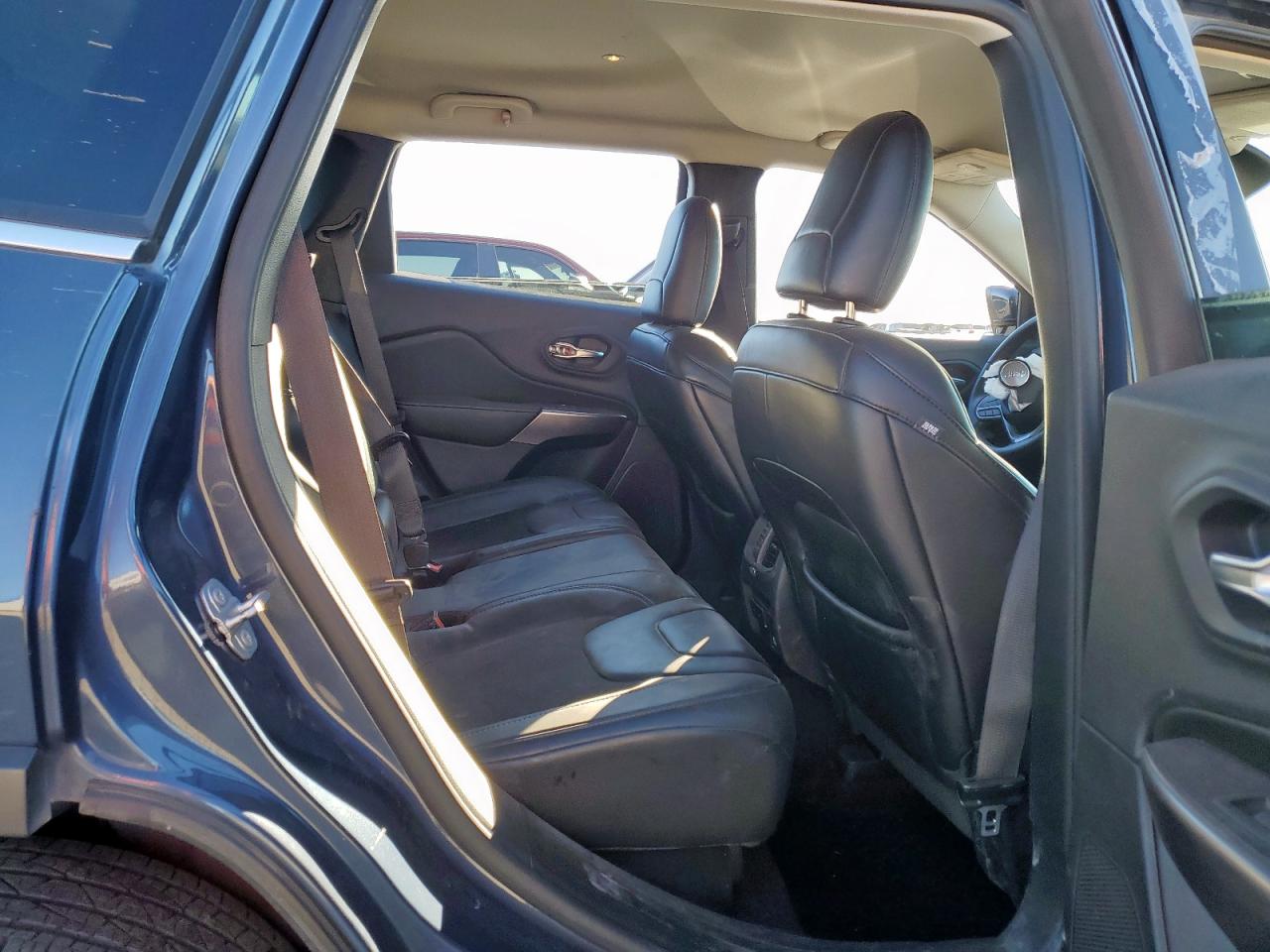 2019 Jeep Cherokee Latitude Plus VIN: 1C4PJLLB2KD434782 Lot: 92348535