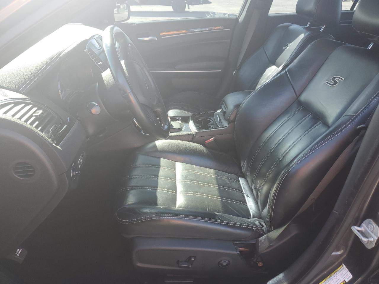 2019 Chrysler 300 S VIN: 2C3CCABG7KH648037 Lot: 92183395