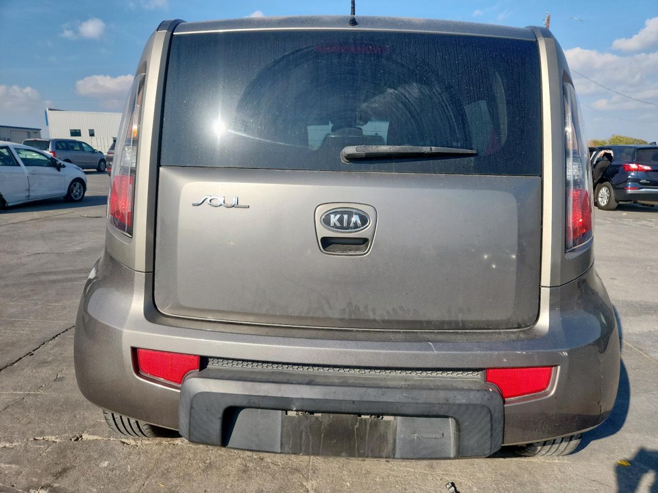 2011 Kia Soul + VIN: KNDJT2A20B7228095 Lot: 85433185