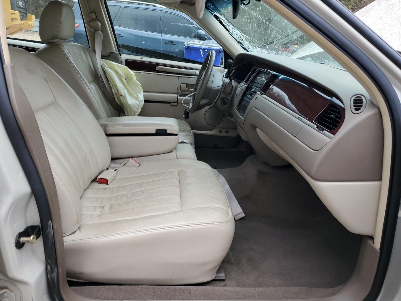 2005 Lincoln Town Car Signature VIN: 1LNHM81W75Y623161 Lot: 91324205