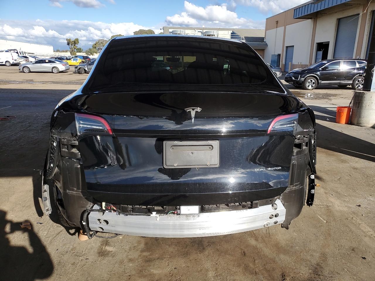 2023 Tesla Model Y VIN: 7SAYGAEE5PF900917 Lot: 92893115