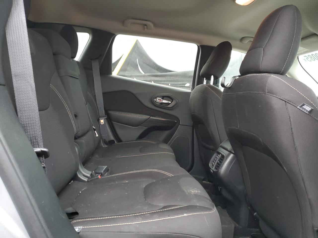 2017 Jeep Cherokee Latitude VIN: 1C4PJLCB2HW502883 Lot: 92589085