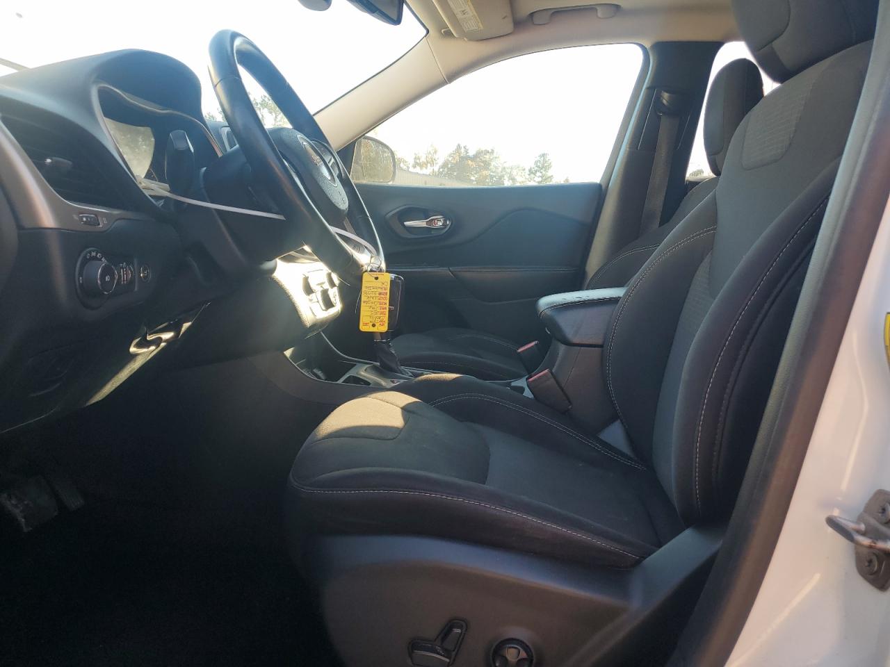 2015 Jeep Cherokee Latitude VIN: 1C4PJLCB8FW759897 Lot: 90993275