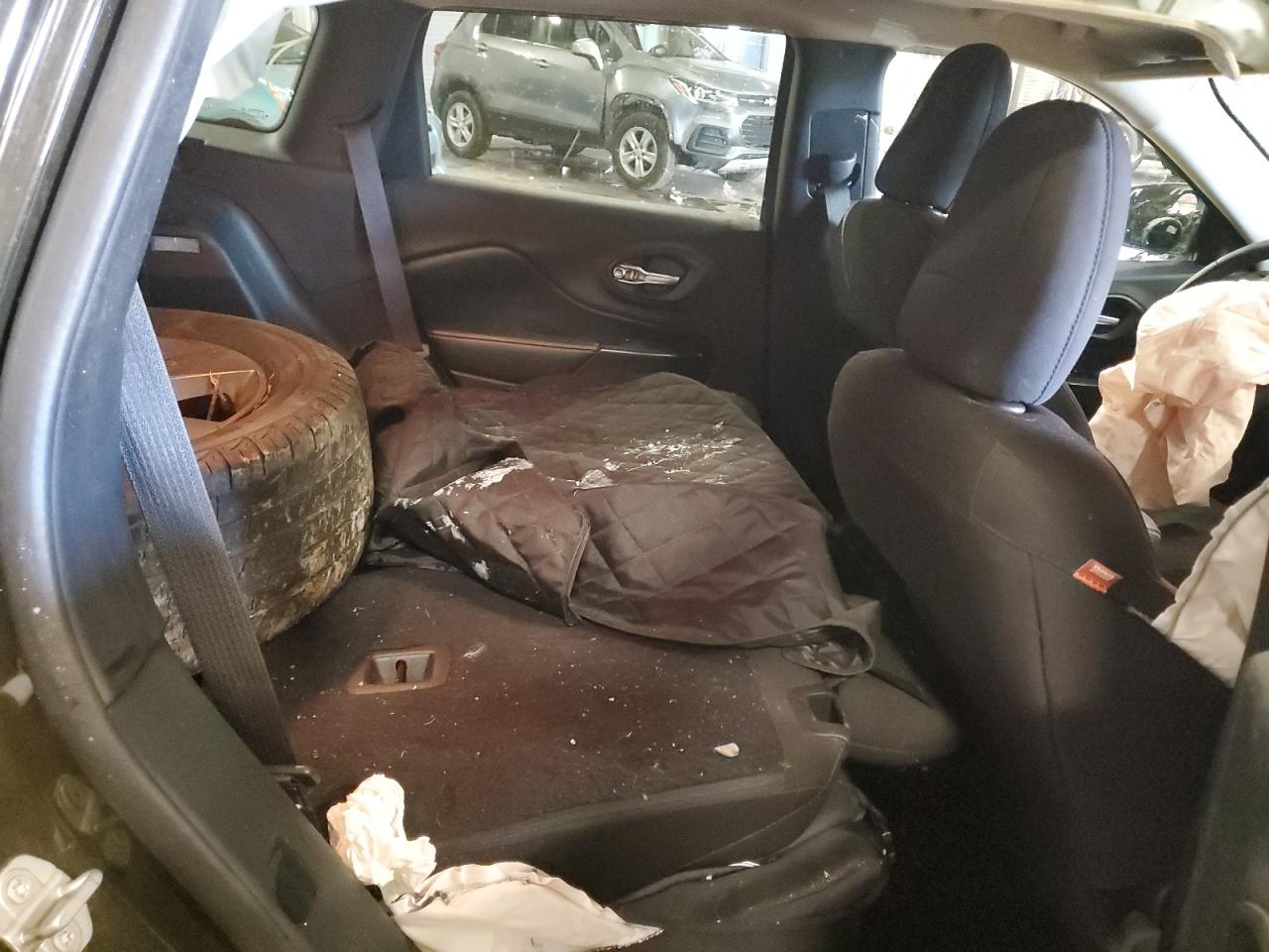 2016 Jeep Cherokee Latitude VIN: 1C4PJMCB6GW235039 Lot: 92290465