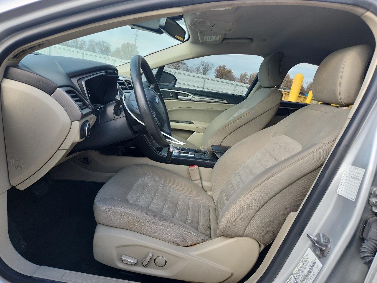 2019 Ford Fusion Se VIN: 3FA6P0LU0KR263117 Lot: 91939455