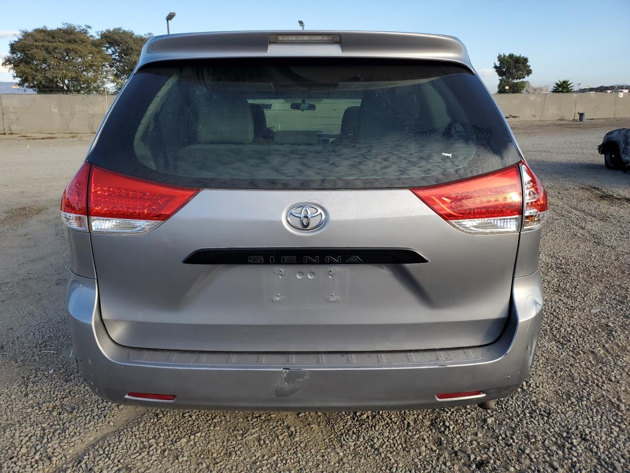 2011 Toyota Sienna VIN: 5TDZK3DC9BS040018 Lot: 92837365