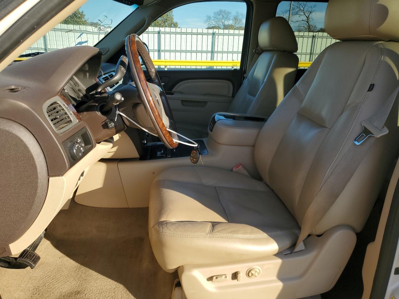 2011 GMC Yukon Xl Denali VIN: 1GKS2MEF1BR395848 Lot: 91598495