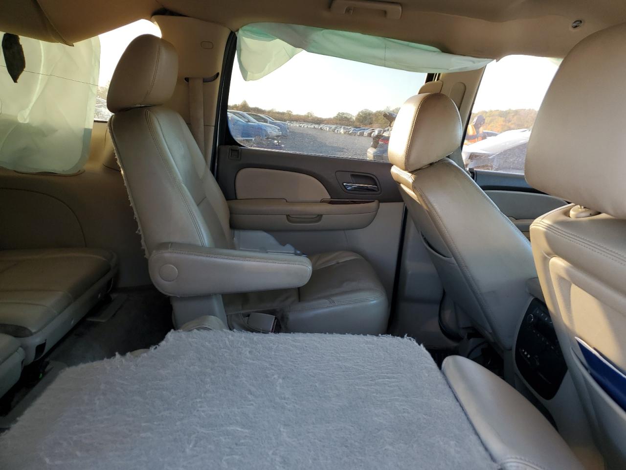 2011 GMC Yukon Xl C1500 Slt VIN: 1GKS1KE08BR397700 Lot: 92076805