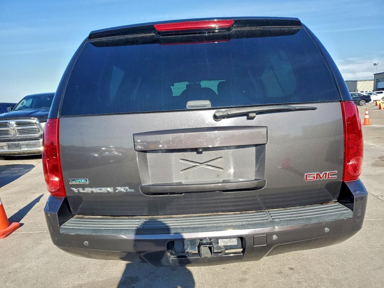 2010 GMC Yukon Xl K1500 Slt VIN: 1GKUKKE36AR125547 Lot: 93834555