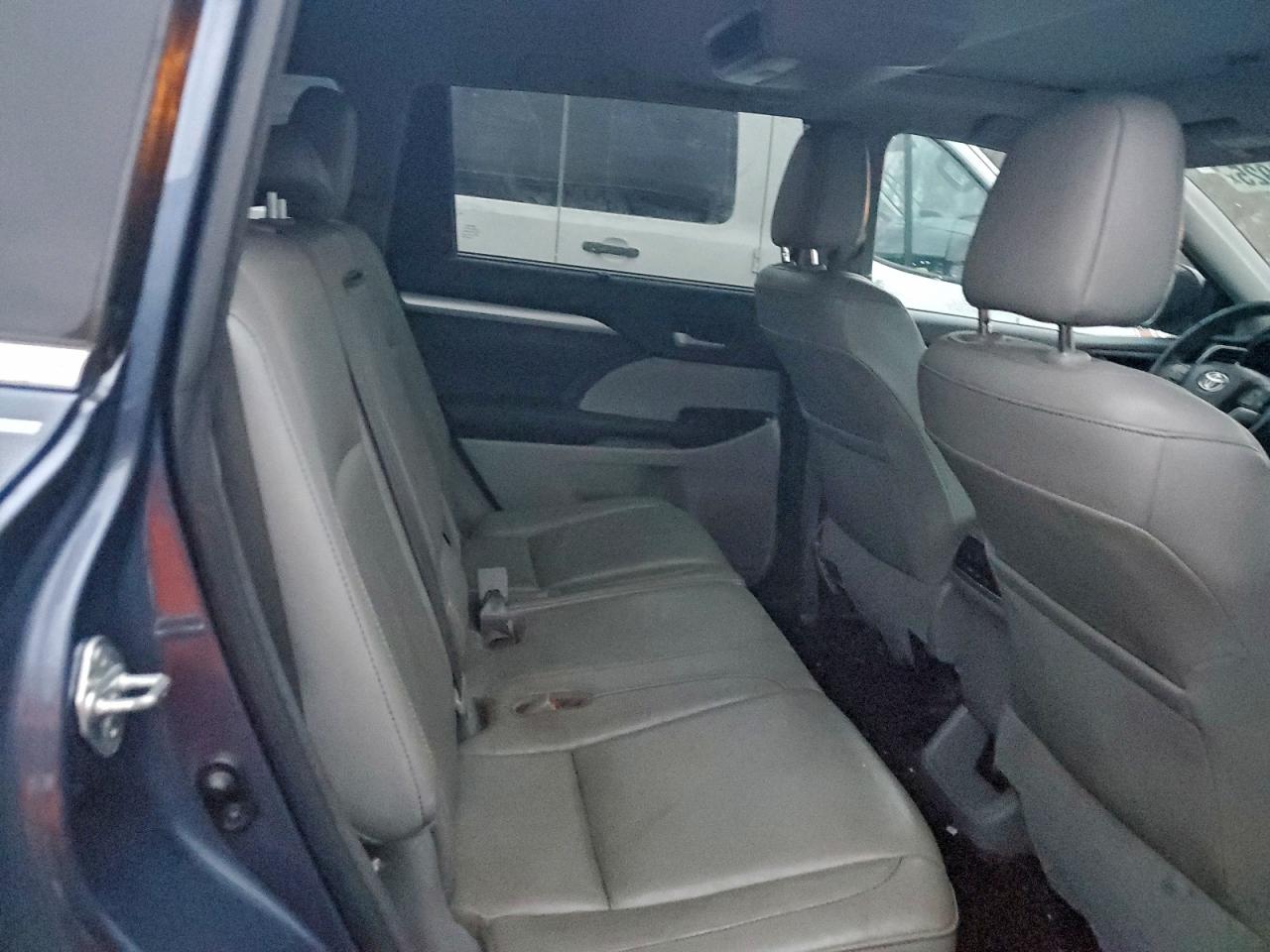 2016 Toyota Highlander Xle VIN: 5TDJKRFH4GS302107 Lot: 94518925