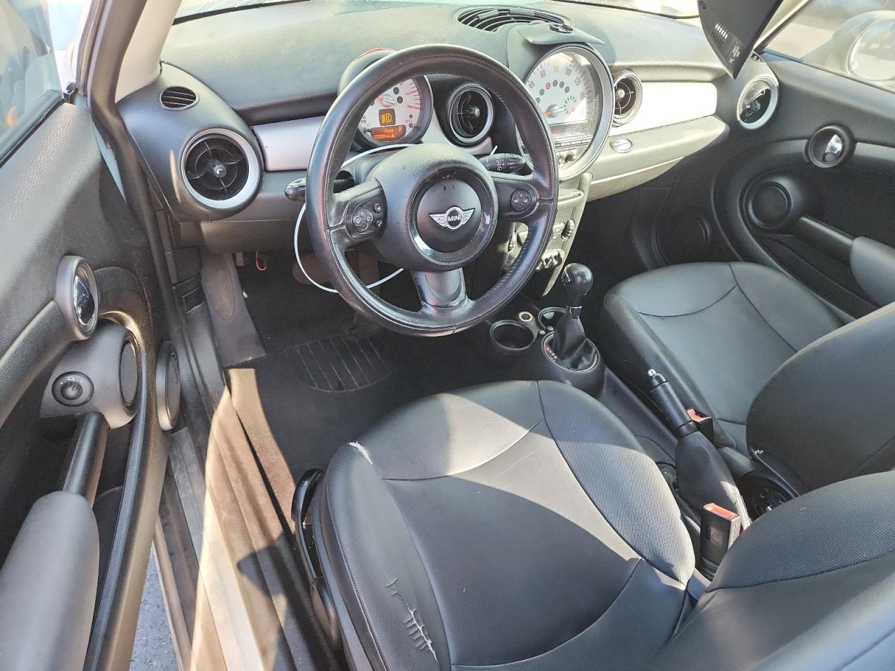 2011 Mini Cooper VIN: WMWSU3C59BT096909 Lot: 93625605